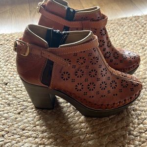 Genuine Leather Cut Out Ankle Boots/Clogs
